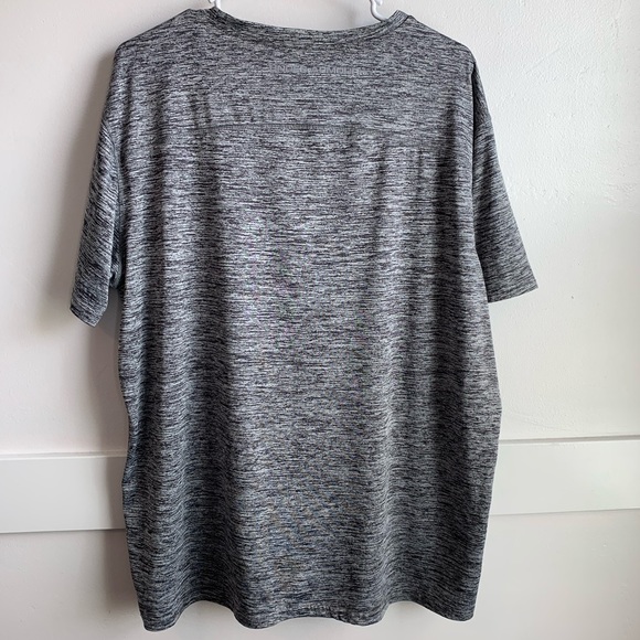 Under Armour Heathered Gray Heatgear Short Sleeve Shirt - Picture 2 of 6